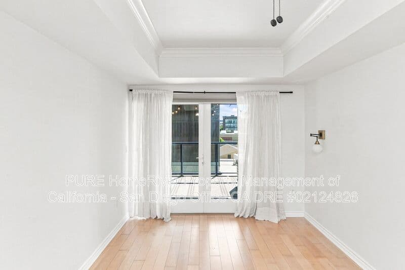 San Diego House: 875 G St