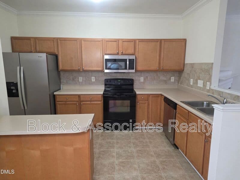 Raleigh House: 8346 Glenwood Springs Ct