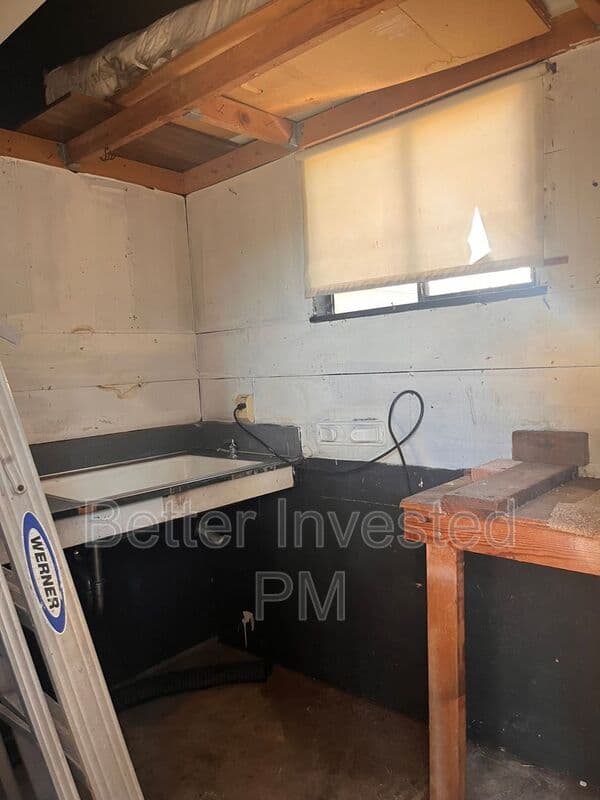 Santa Rosa House: 925 Beaver Ln