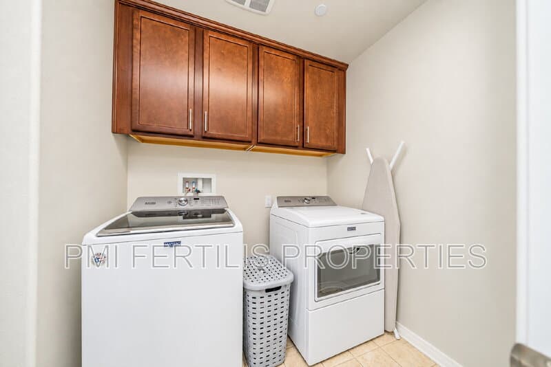 San Bernardino House: 18040 Deerberry Way