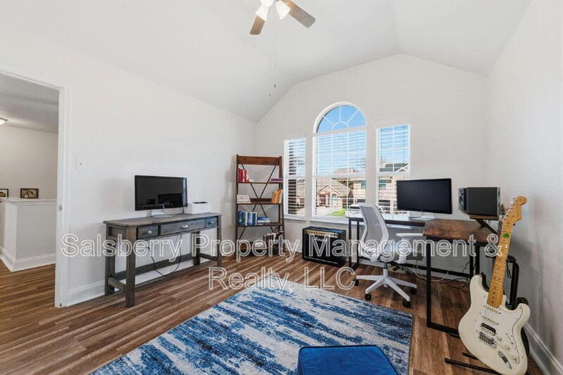 Fort Worth House: 4943 Sunset Ridge Drive