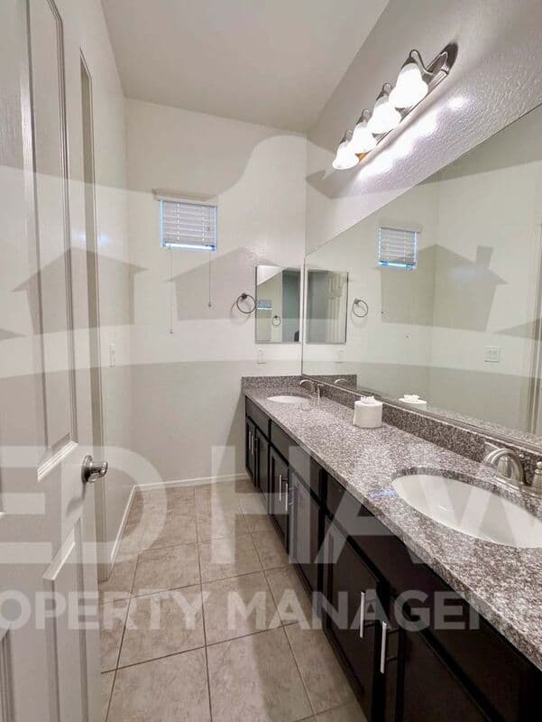 Gilbert House: 991 E Holland Park Dr