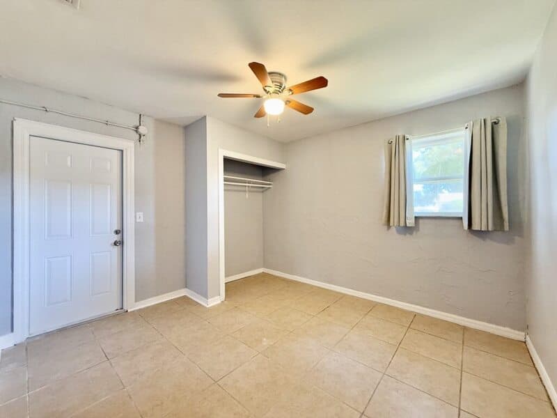 St. Petersburg House: 6943 Buhrley Terrace North