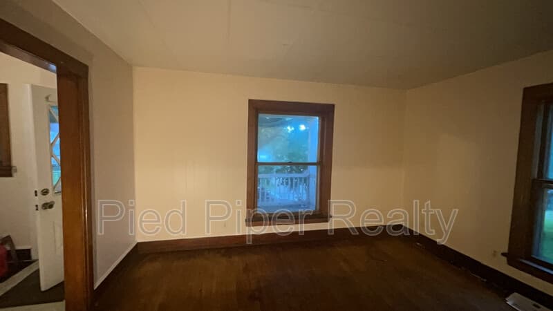 Freeport House: 1015 S Columbia Ave