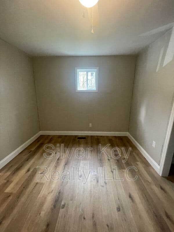 Swwetwater House: 1008 Old Highway 68