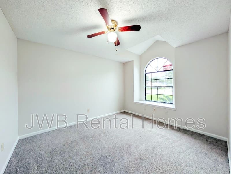Jacksonville House: 2284 Destine Ln