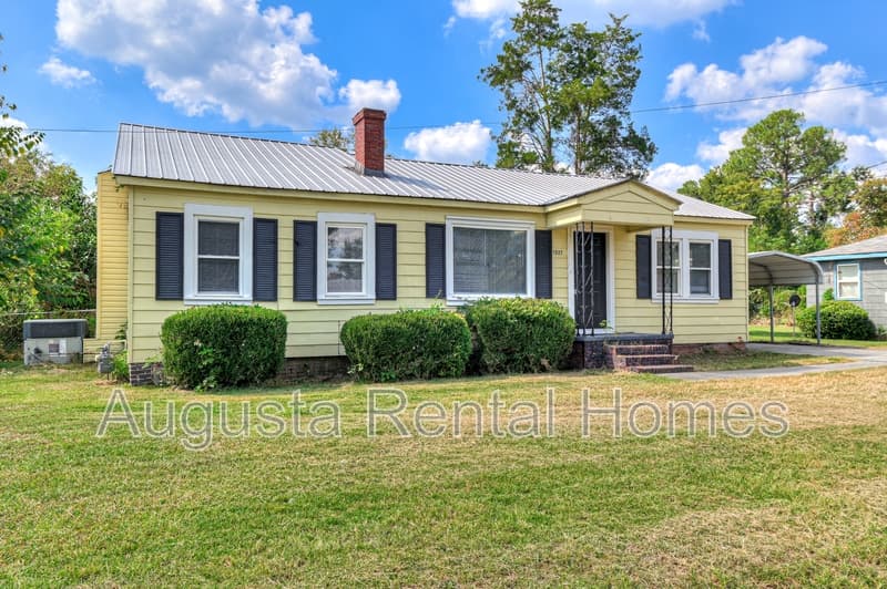 Augusta House: 1927 Lionel Street