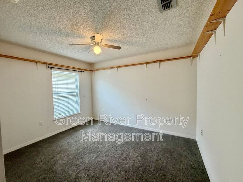 Jacksonville House: 8311 Oak Crossing Drive West