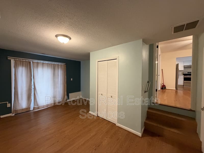 Norfolk House: 5425 Cape Henry Ave