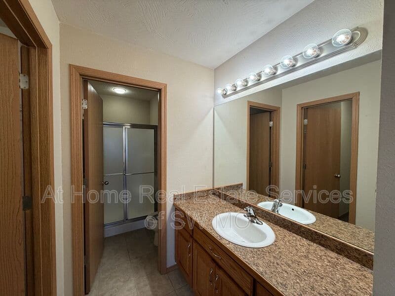 Ozark Condo: 2303 W Parkview
