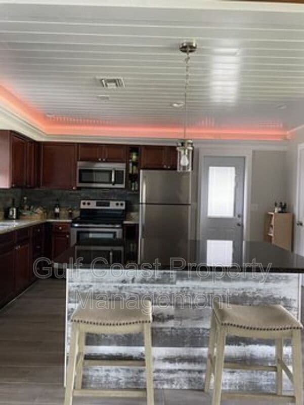 Venice House: 232 Glen Oak Road