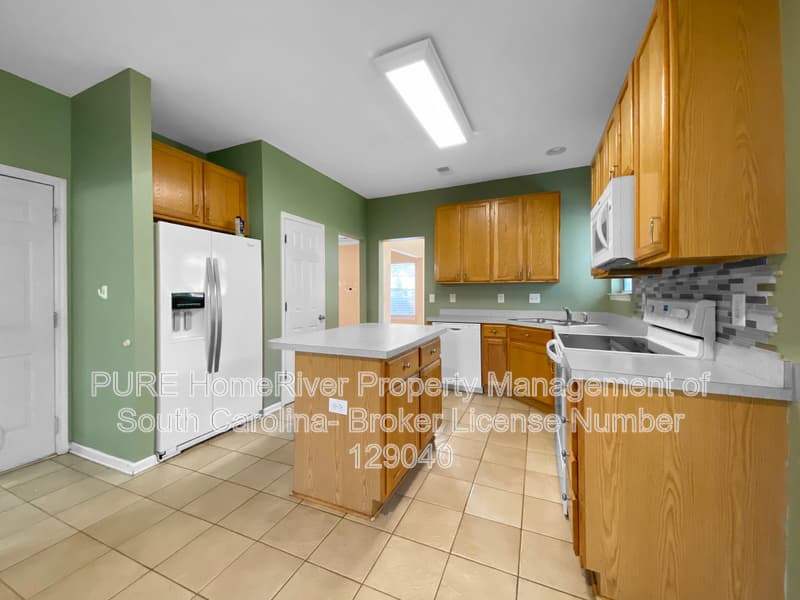 Goose Creek House: 109 Rockdale Ln