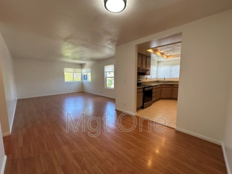 Irvine Condo: 61 Tarocco