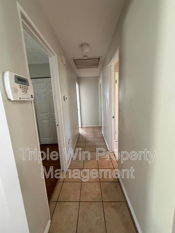 HAZELWOOD House: 6917 BERKRIDGE CT