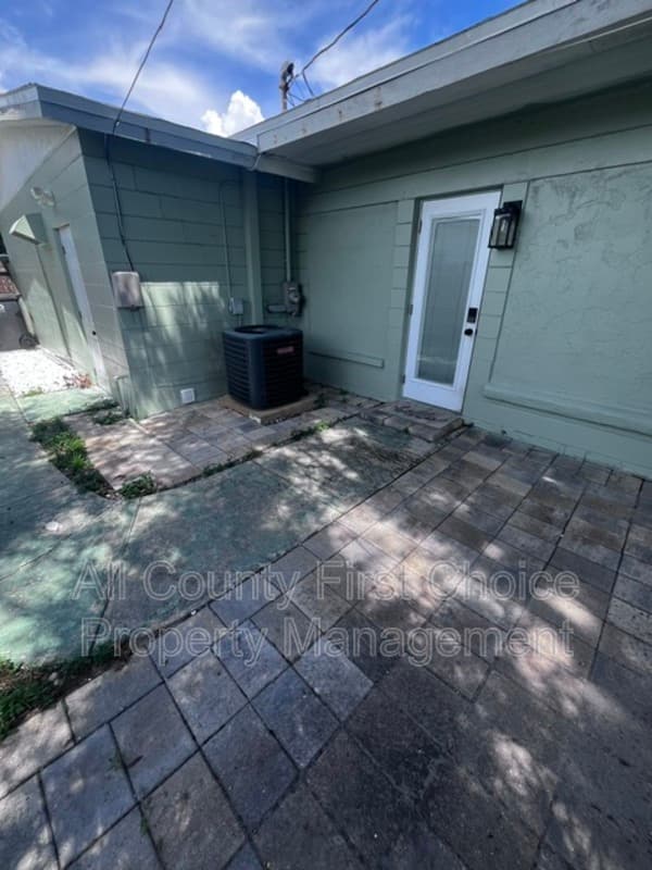 St Petersburg House: 5758 57th Ave N