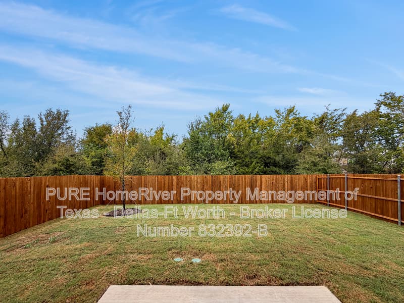 Melissa House: 2213 Burnwood St