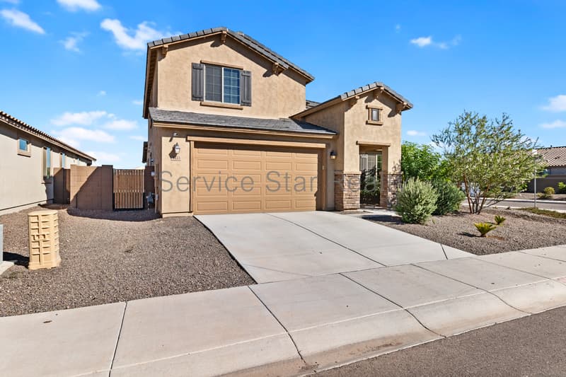 Laveen House: 8433 S 70th Dr