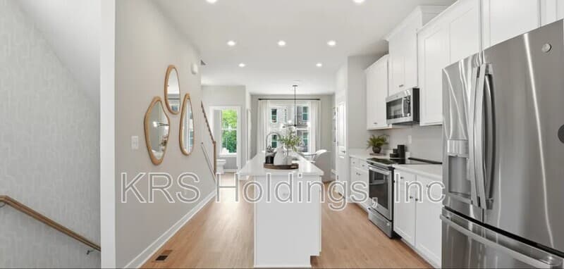 Woodbridge Townhome: 3738 District Dr.