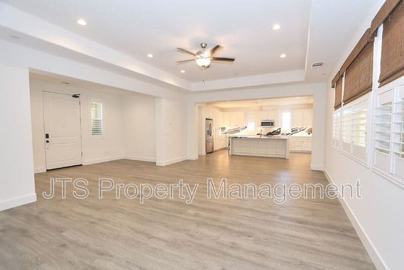 Fair Oaks House: 4988 Amina Fair Way