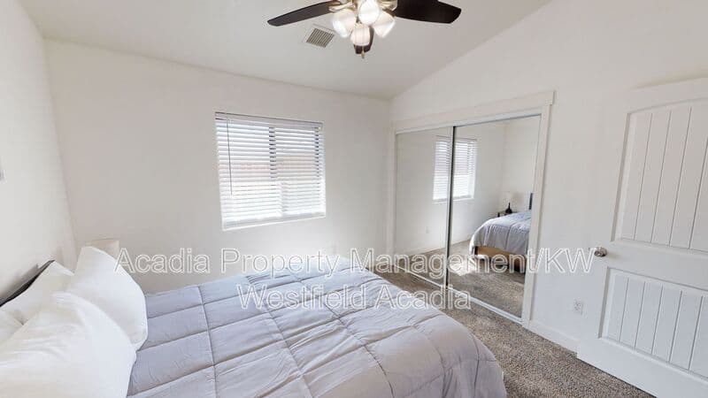 Show Low House: 561 N 10th Place