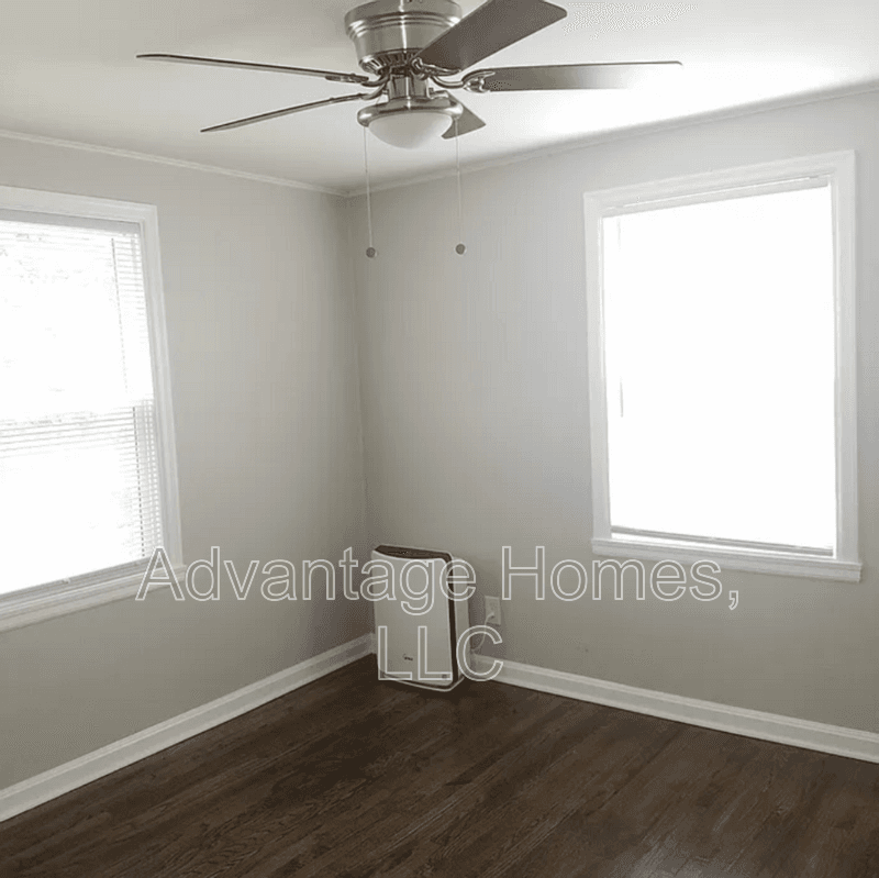 Kansas City House: 415 East 63rd Ter