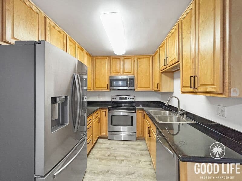 San Diego Condo: 3665 Ash St
