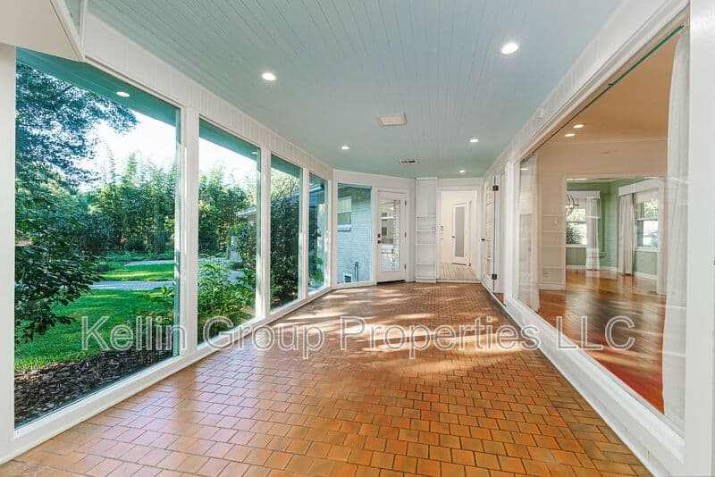 Lakeland House: 1203 Easton Dr