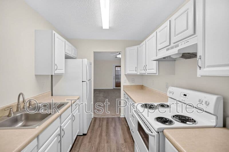 North Charleston Townhome: 7939 Vermont Rd