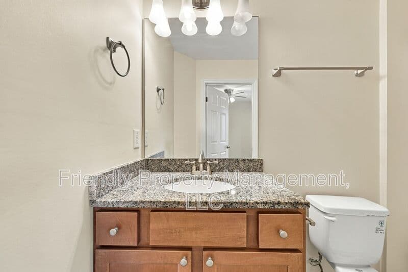 Greensboro House: 1 Llano Ct