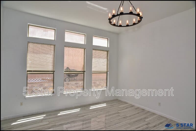 El Paso House: 7959 Morning Dawn Avenue !!