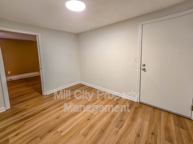 Manchester Condo: 80L English Village Road