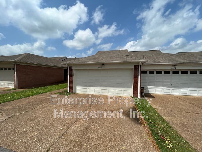 Cordova House: 6869 Century Oaks Dr