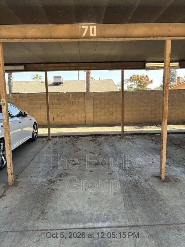 Tulare House: 1270 Tustin Circle