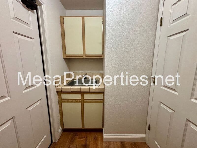 Victorville House: 13520 Oakmont Dr