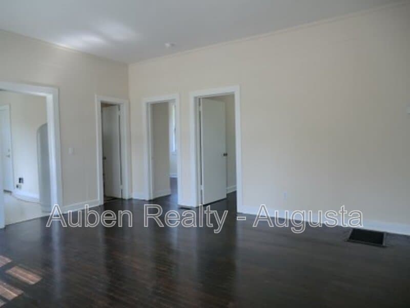 Augusta House: 1914 1/2 Kratha Drive