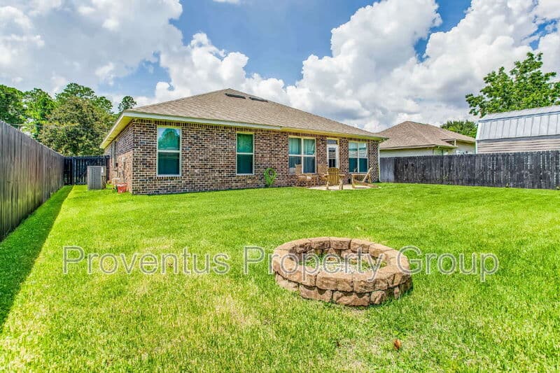 Mary Esther House: 215 Green Dr