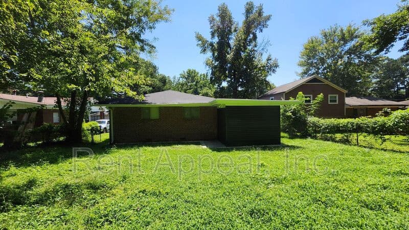 Atlanta House: 1664 Barrett Dr Nw