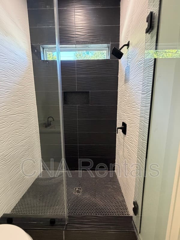 Atlanta House: 294 Roy St