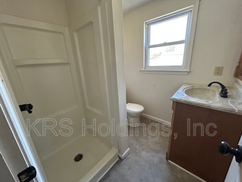 Norfolk House: 409 E Lorengo Ave