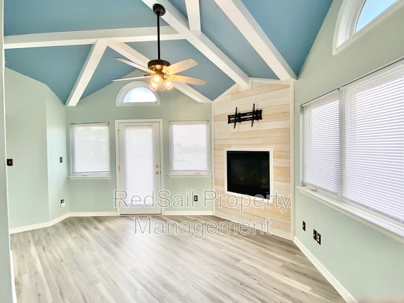 Poquoson House: 256R Hunts Neck Rd