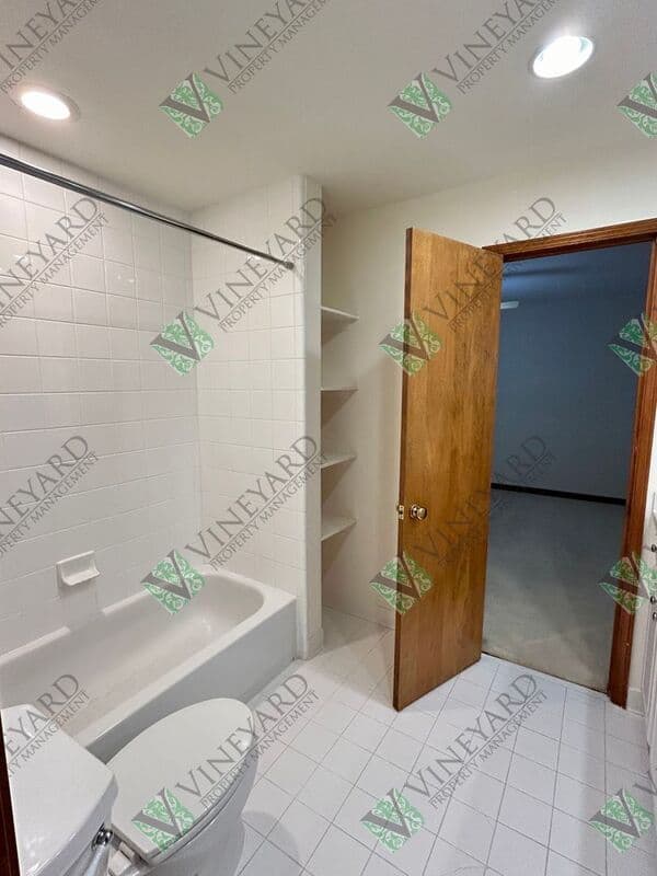 Sandy Springs House: 115 Nesbit Ferry Place