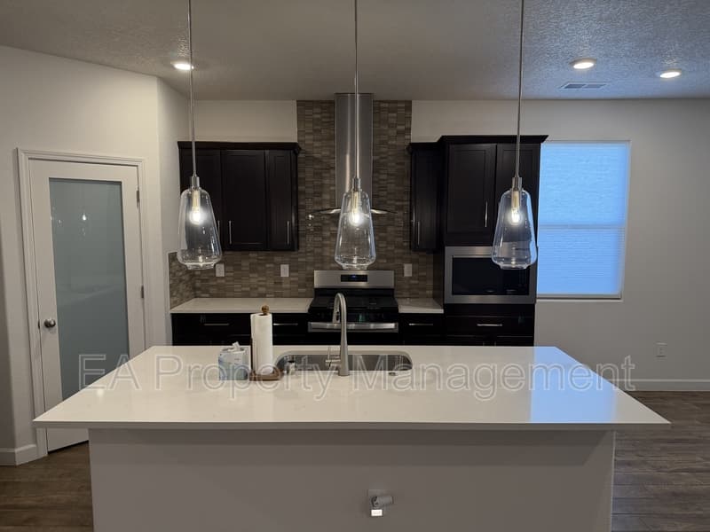 Rio Rancho House: 6742 Clayton Dr NE