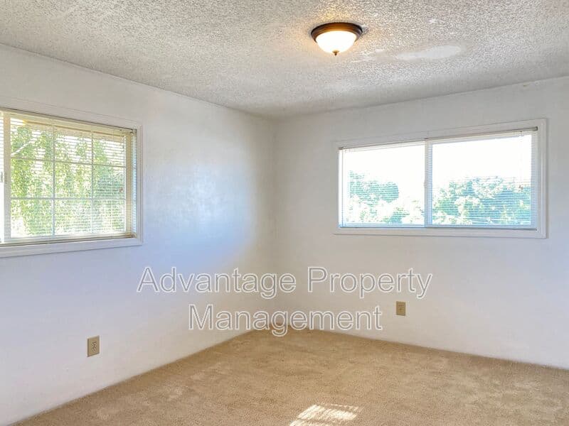 CORVALLIS House: 975 NW GARFIELD Ave