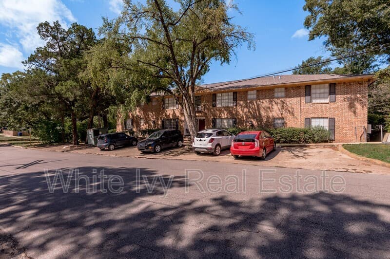 Huntsville Condo: 818 University Ave