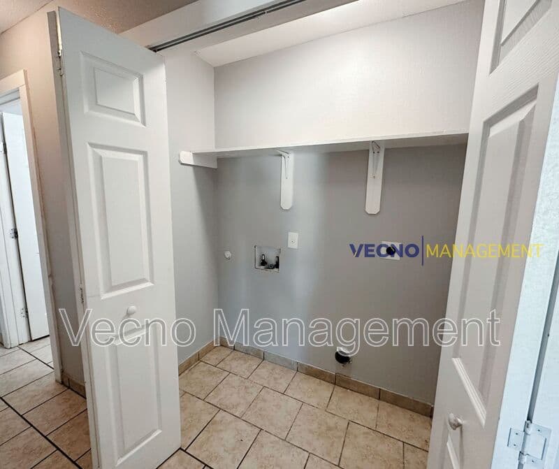 San Antonio Condo: 135 Nopal Street - 201