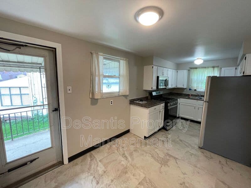 Pittsburgh House: 157 Merritt Avenue