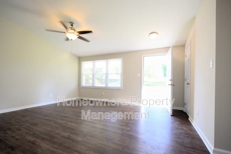 Fayetteville House: 405 Andrews Rd