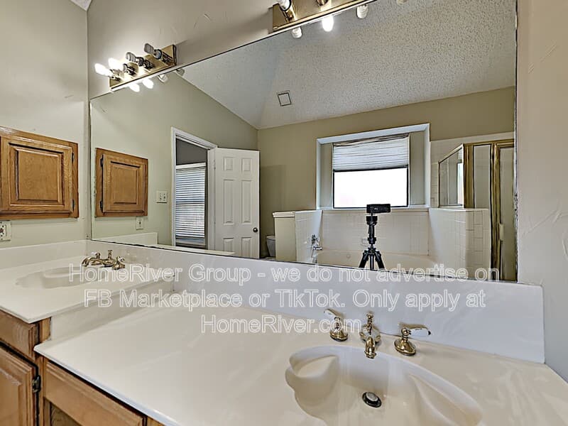 Coppell House: 343 Alex Dr