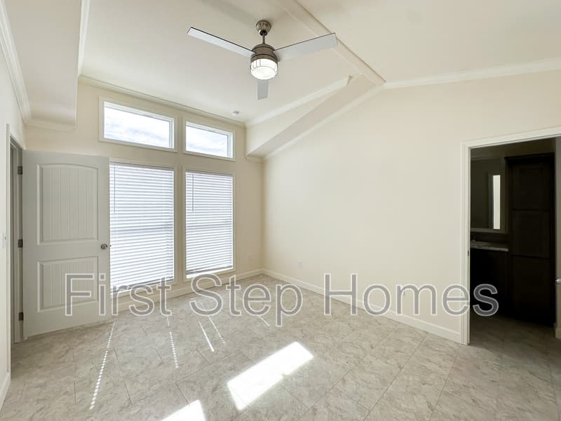 Oak Point House: 153 Cabrera Street