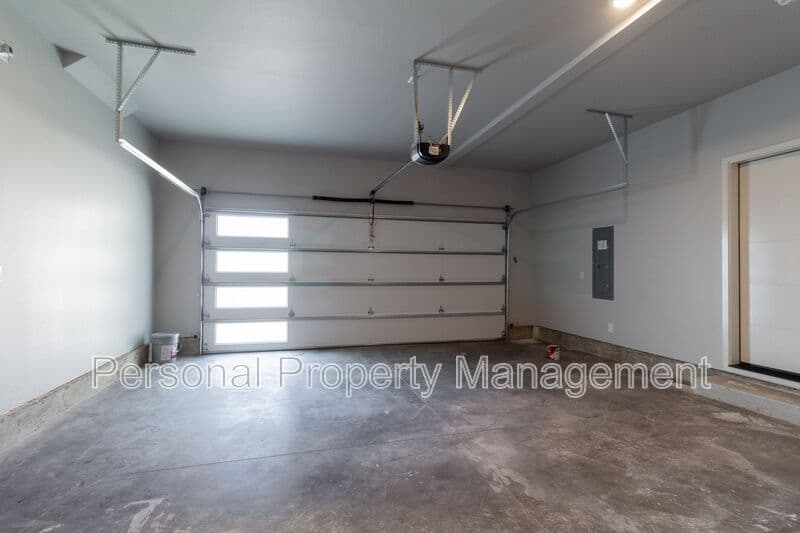 Washougal Townhome: 1815 N R Cir